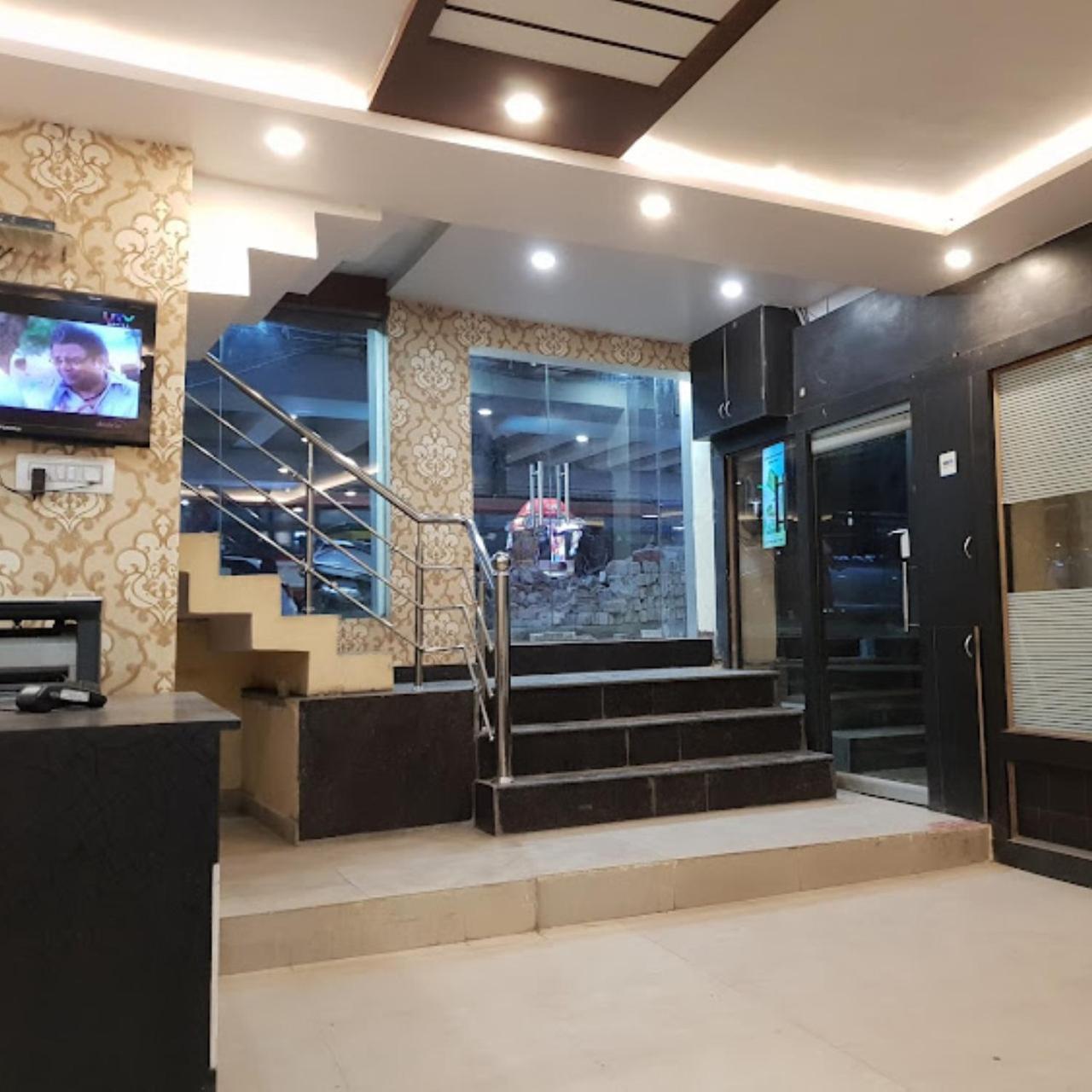 New Kumar Hotel & Banquet Lucknow Zewnętrze zdjęcie