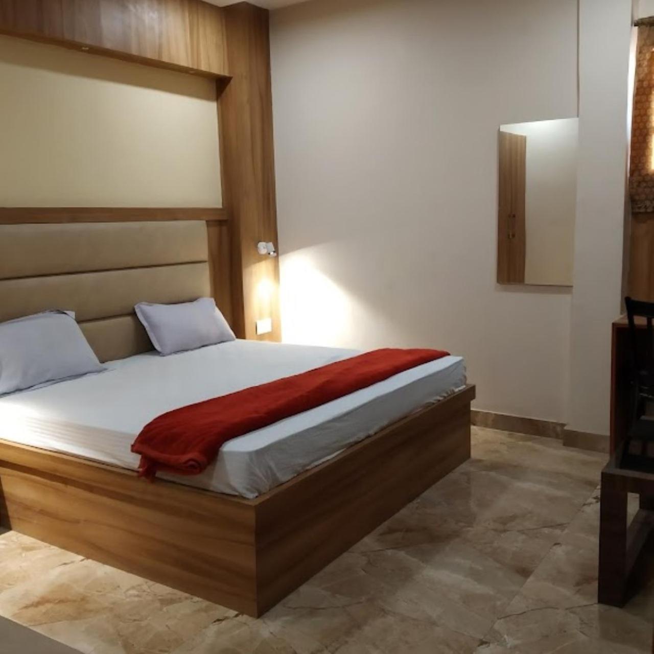 New Kumar Hotel & Banquet Lucknow Zewnętrze zdjęcie