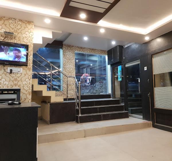 New Kumar Hotel & Banquet Lucknow Zewnętrze zdjęcie