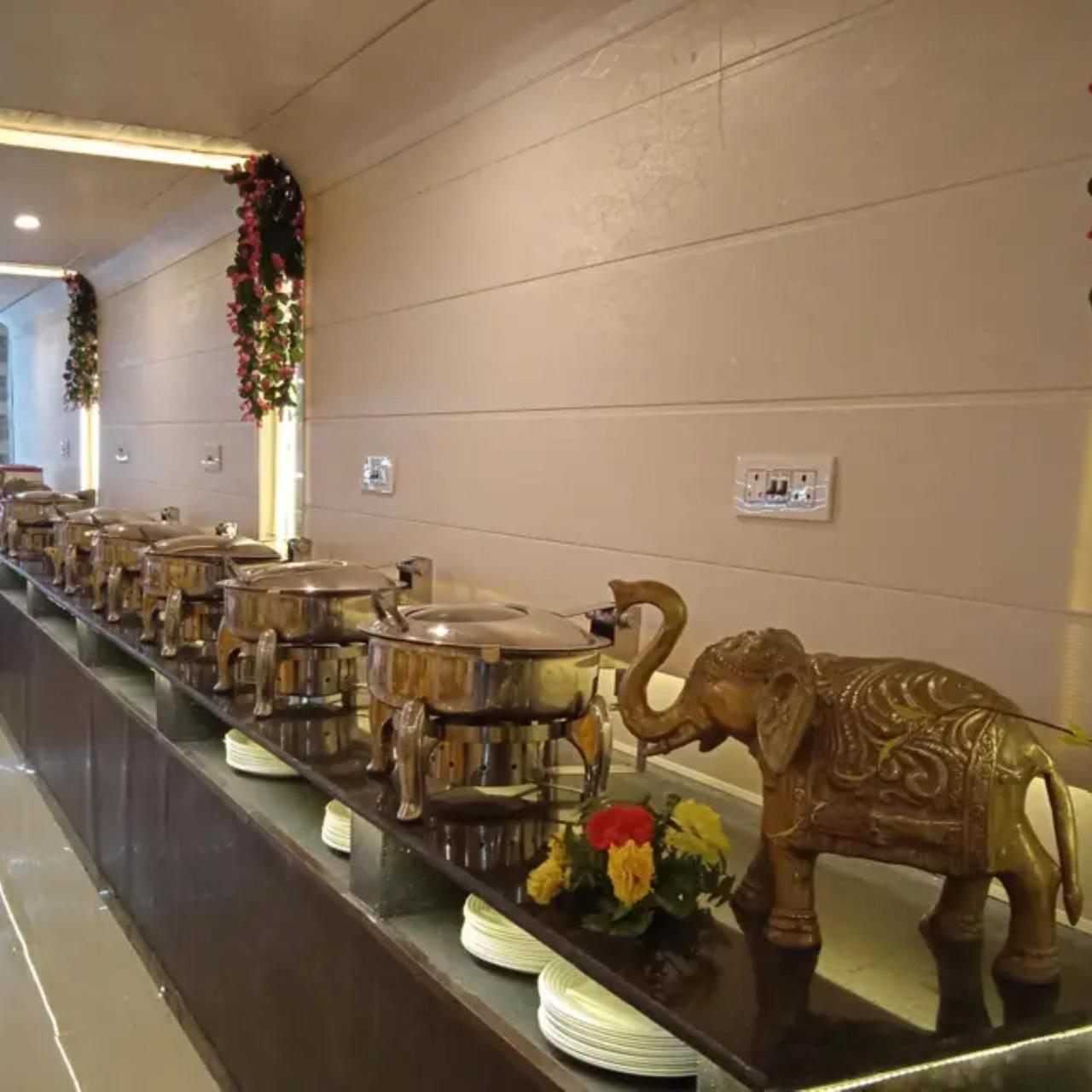 New Kumar Hotel & Banquet Lucknow Zewnętrze zdjęcie